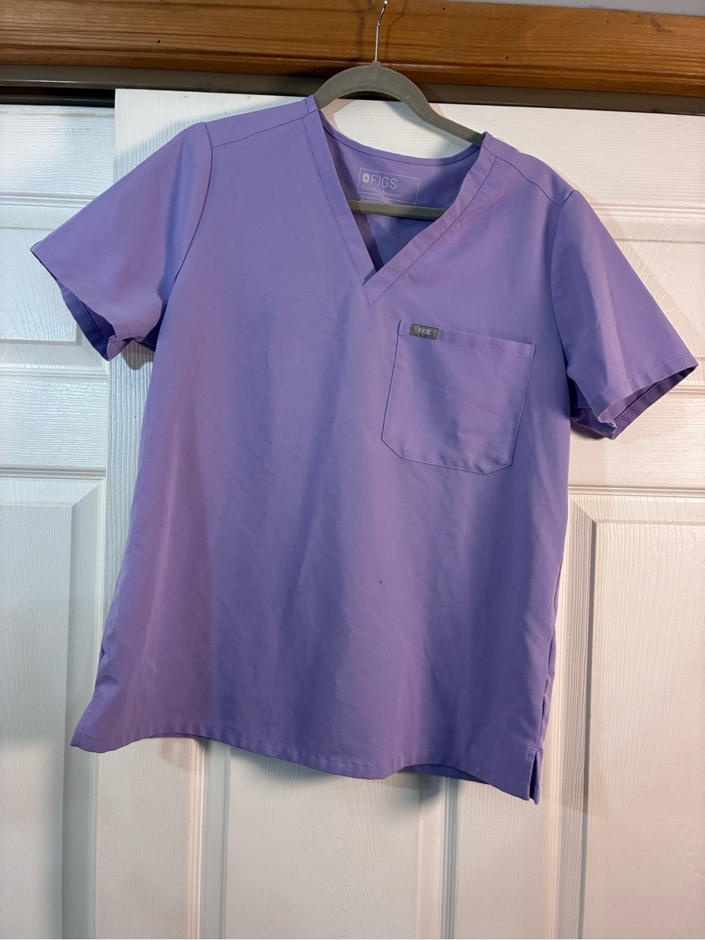 Figs lavender dew Catarina scrub top size large